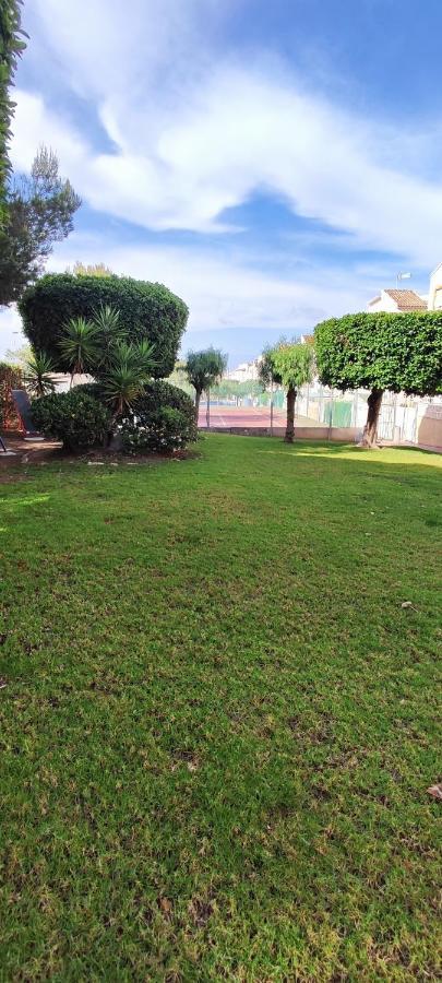 Parque Aromatico Con Dos Piscinas Leilighet Torrevieja Eksteriør bilde